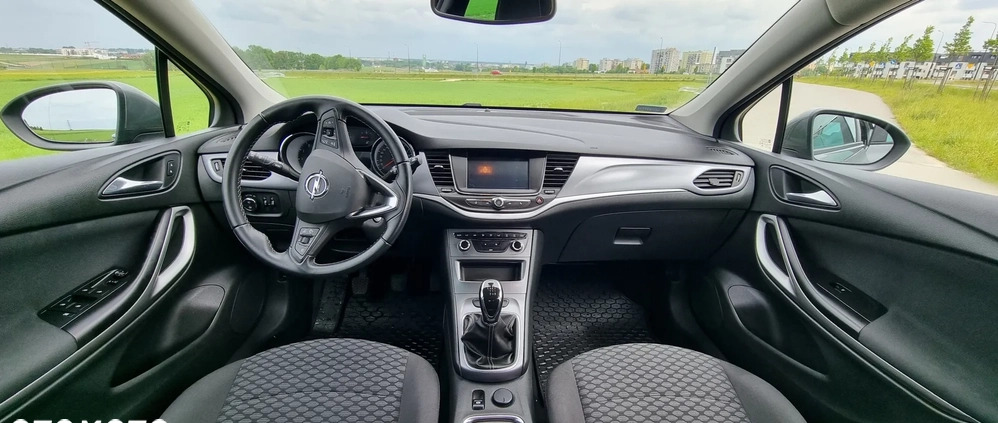 Opel Astra cena 60000 przebieg: 32600, rok produkcji 2018 z Gliwice małe 92